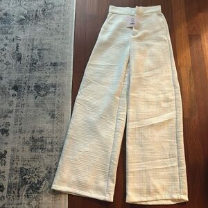 Women’s size 2 white linen/knit wide leg high waisted pants.
